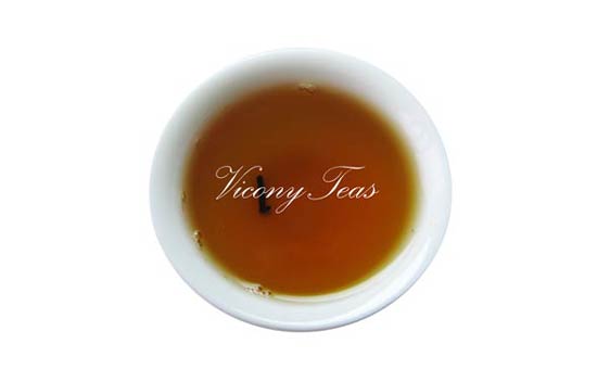 Dian Hong Golden Needle Black Tea Infusion