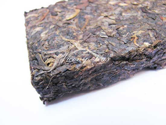 Yi Wu aged raw pu erh tea brick details