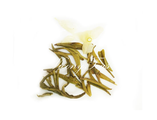 Bi Tan Piao Xue | Snowflake Over Jade Pond  Jasmine Green Tea Brewed