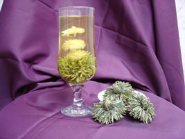 chrysanthemum flowering tea- add flowers to the brocade